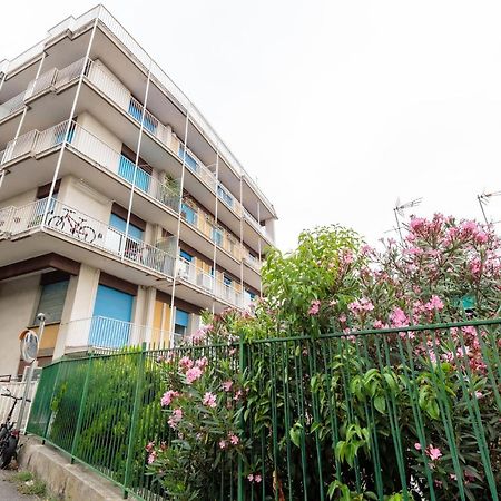 Modern Flat 250 Mt From The Sea - Albissola Marina Apartment Exterior photo